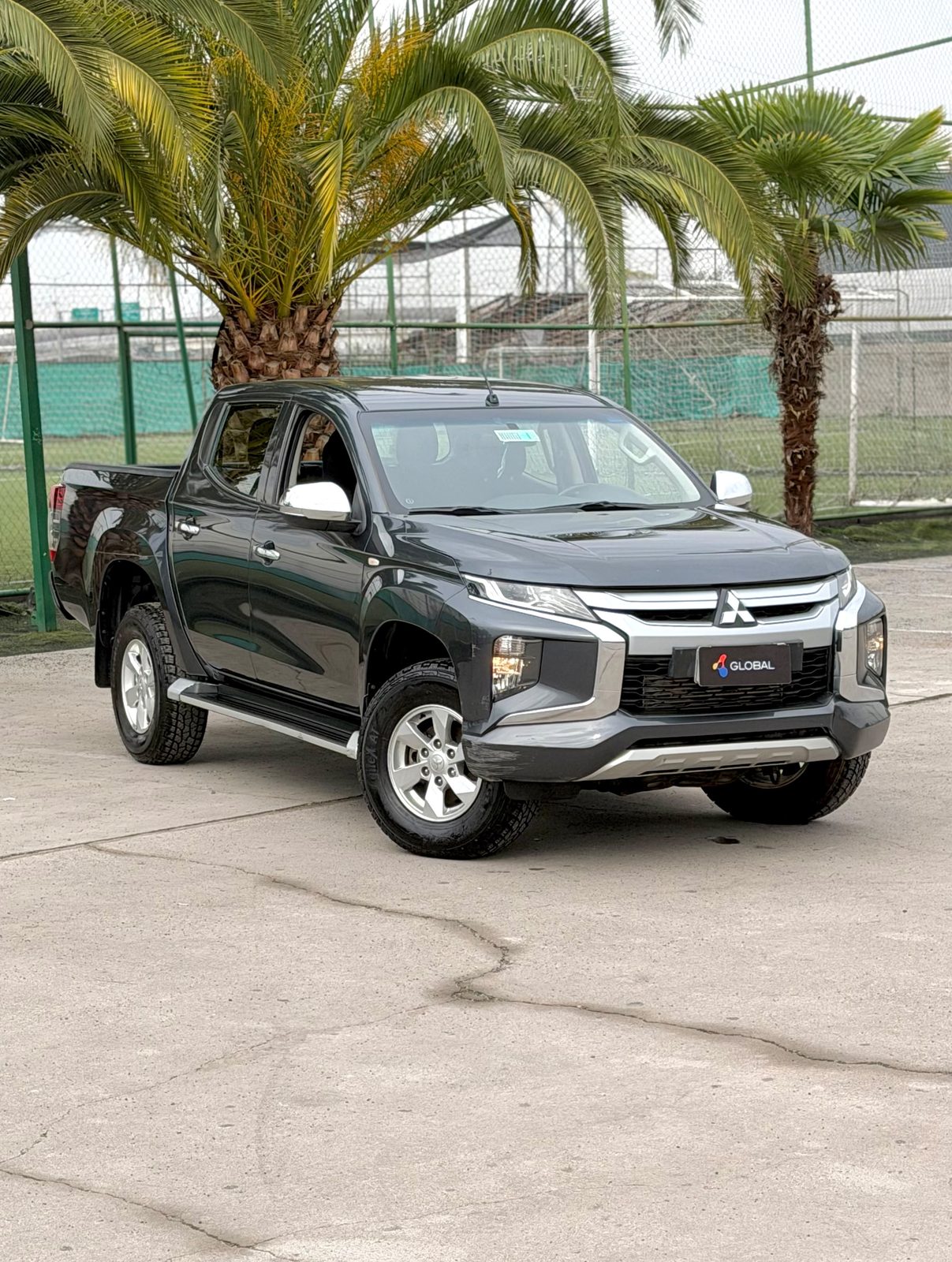 Mitsubishi L200 Katana CRT (grafito) — foto 2